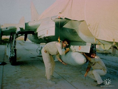The 156th Fighter Bomber Air Regiment's two squadrons bombed between May 1983 and October 1984 in Afghanistan. The regiments settled at Kandahar and Bagram airports and suffered great losses. They lost six Su-17M3 Fitter-H bombers and two pilots in a year. FAB-500 bomb