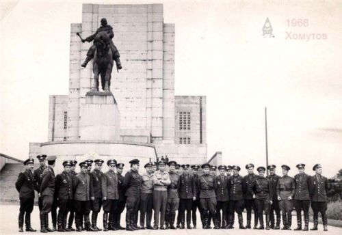 The crew of 164th independent Guard Reconnaissance Air Regiment visited Prague in 23 July 1968.