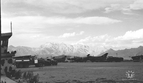Afghan Air Force’s Su-22M Fitter-J fighter-bomber and 27th Guard Fighter Air Regiment’s MiG-21UM Mongol-B in Bagram