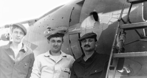 730th Fighter Bomber Air Regiment's crews front of their Su-17UM3 Fitter-G training aircraft at Neuruppin