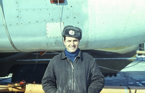 Soviet Tactical Air Force's 7th Bomber Air Regiment, Starokonstaninov ground crew front of his Su-24M Fencer-D
