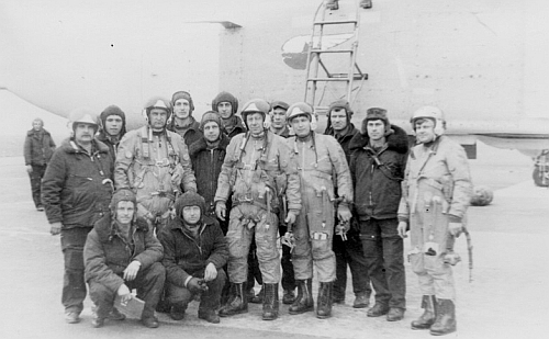USSR Air Force's 7th Bomber Air Regiment, Starokonstaninov ground crew and pilots front of his Su-24M Fencer-D