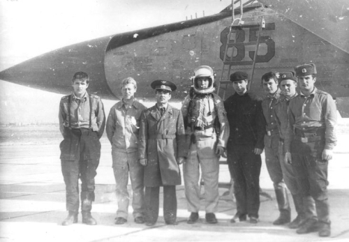 USSR Crew of the MiG-25P ‘Foxbat-A’ at Nasosnaya airport close to Baku city in 1983
