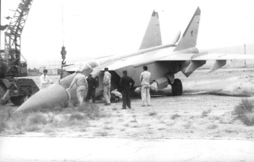 Rescue MiG-25P ‘Foxbat-A’ after overrun at the Nasosnaya airport
