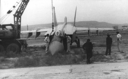 Rescue MiG-25P Foxbat-A after overrun at the Nasosnaya airport