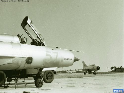 The Odessa Military District's 119th Fighter Air Division deployed with MiG-21PFM/PF Fisbed-F/D tactical fighter in Bulgaria, Dobroslavtzi airport in 1970. Source: Source: pan.bg Retrospotters