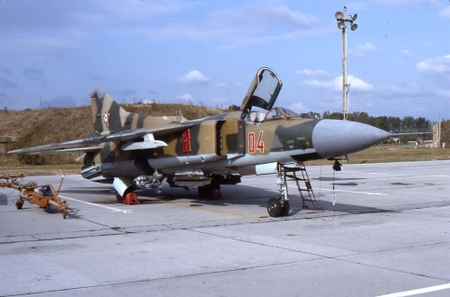 Hungarian MiG-23MF Flogger-B Camouflage at Pápa air base in 1990. Photo: Viroli Elio