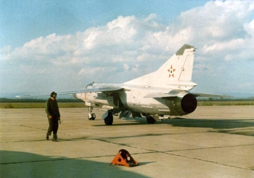 Hungarian MiG-23MF Flogger-B in light-gray color scheme