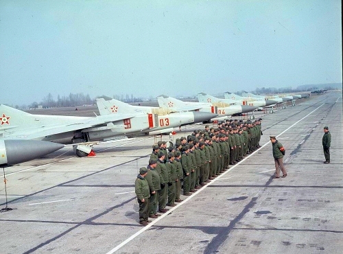 Hungarian MiG-23MF Flogger-B in light-gray color scheme