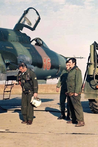 Hungarian Su-22M3 Fitter-J reconnaissance-bomber type at Taszár air base in eighteen.