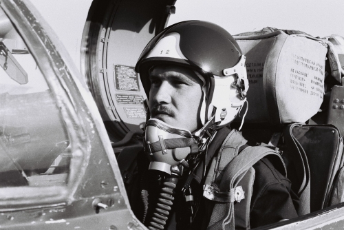 Hungarian pilots at Privolzhskiy, Astrakhan airport on the STRELBA-85 exercise in 1985