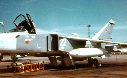 In 1988, the 886th Reconnaissance Air Regiment received 12 modern Su-24MR ‘Fencer-E’ reconnaissance aircraft, replacing the old Yak-28R ‘Brewer-D’ type. This photo was taken in 1900 at Riga airport.