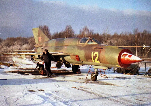 The 899th Fighter Bomber Air Regiment's MiG-21SMT ‘Fishbed-K’ bomber, with a BD3-66-21N pylon for a special "nuclear" bomb under its fuselage, an R-60 ‘AA-8 Aphid’ air-to-air missile under each wing, and an 490-liter fuel tank. Photo:Sandro Sandrov collection