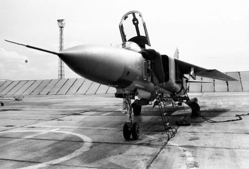 Soviet 404th regiment MiG-23M at Orlovka airport with camouflage Soviet 404th regiment MiG-23M at Orlovka airport with camouflage