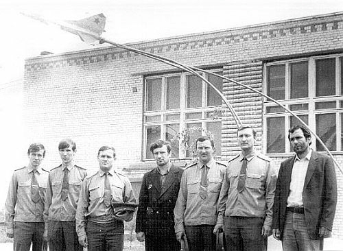USSR 404th regiment MiG-23M crew at Orlovka airport USSR 404th regiment MiG-23M crew at Orlovka airport