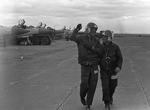 USSR 404th regiment MiG-23M crew at Orlovka airport USSR 404th regiment MiG-23M crew at Orlovka airport