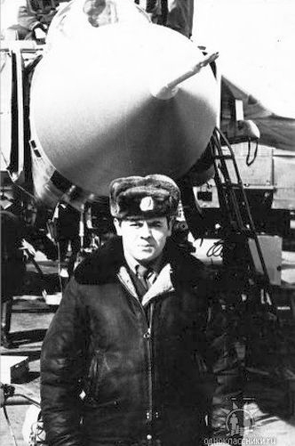 USSR MiG-23M with technical crew at Orlovka USSR MiG-23M with technical crew at Orlovka